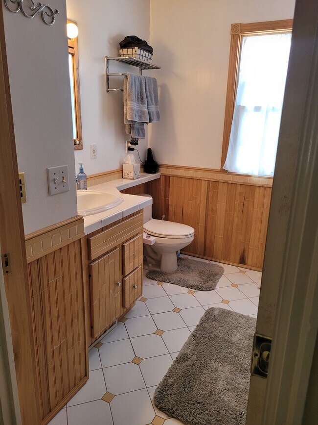 Building Photo - 1882 Sheridan Ave