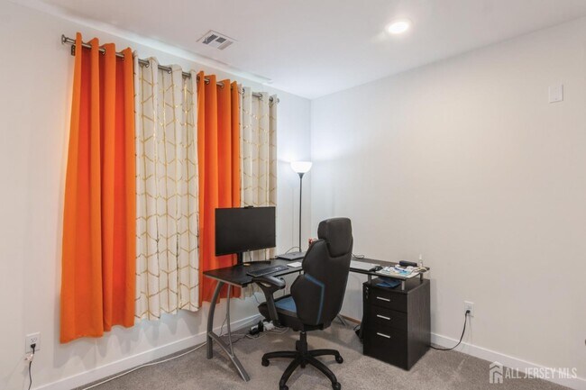 Building Photo - 727 Lorhan Dr