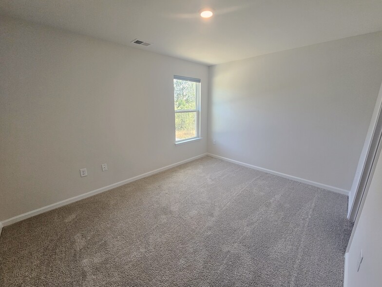 Building Photo - 3131 Fair Ridge Way