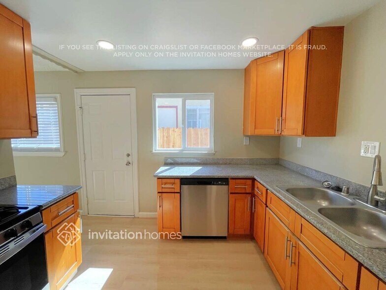 Building Photo - 873 Ashwood Ave