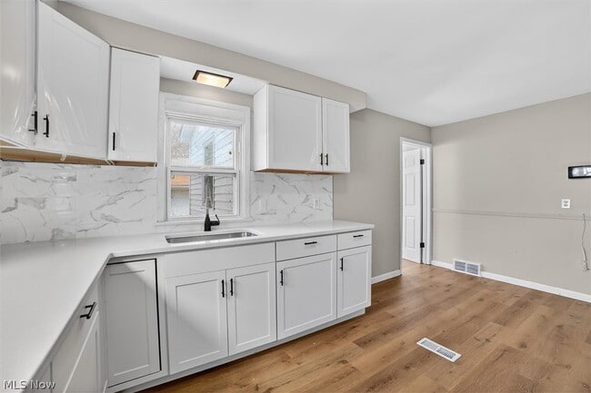 Building Photo - 1851 Beverly Hills Dr