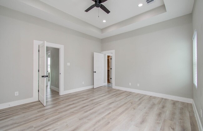 Building Photo - 2114 Oatfield Dr