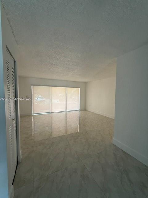 Building Photo - 9367 Fontainebleau Blvd