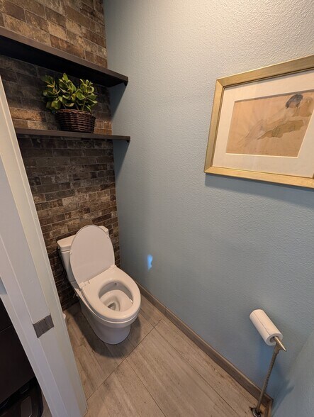 Building Photo - 245 S Helix Ave