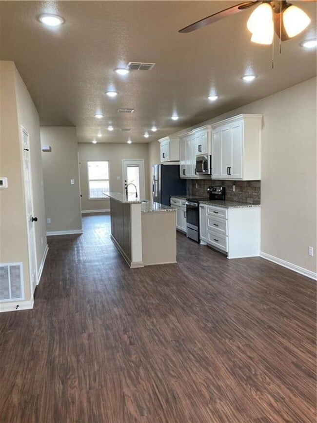 Building Photo - Duplex China Spring