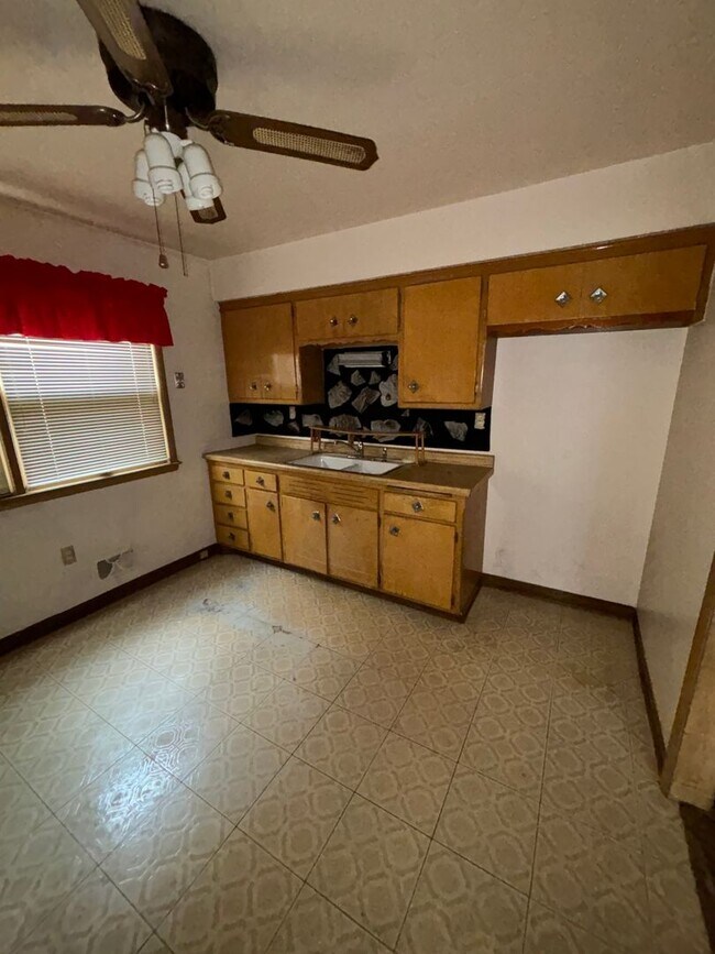 Building Photo - 5919 N 68th St