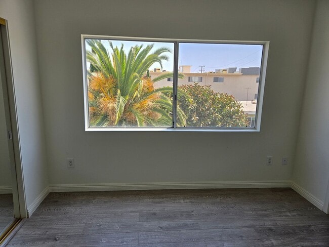 Building Photo - Great 2 Bedroom, 2.5 Bath in Los Angeles