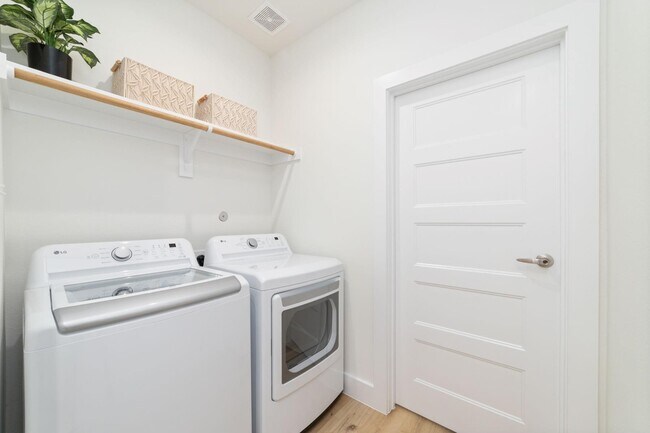 Building Photo - 11923 N Hoa Sen Cir