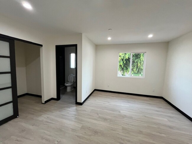 Building Photo - Beatiful and spacious Rental in Montebello...