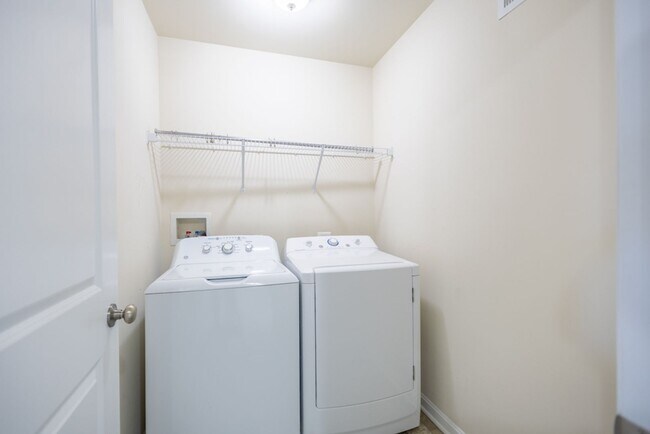 Building Photo - Lovely 3 BR/2.5 BA Townhome in Lanham!