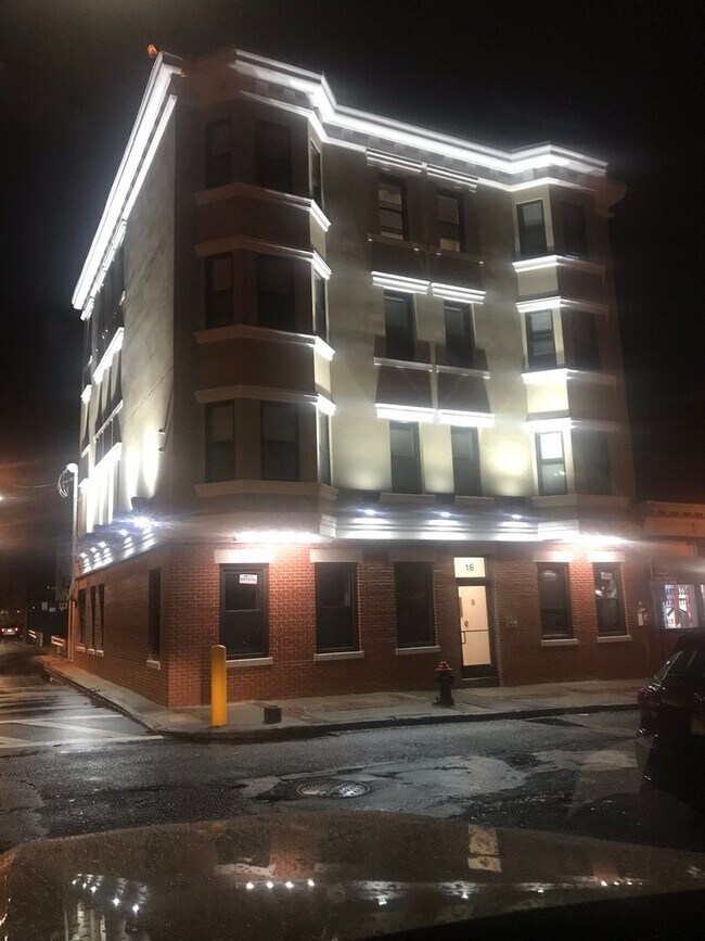 Building Photo - CHELSEA/BOSTON WHY PAY BIG BUILDING RATES!...