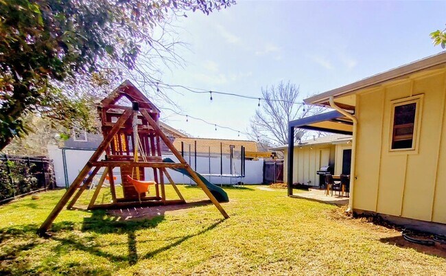 Building Photo - 7503 Chimney Corners