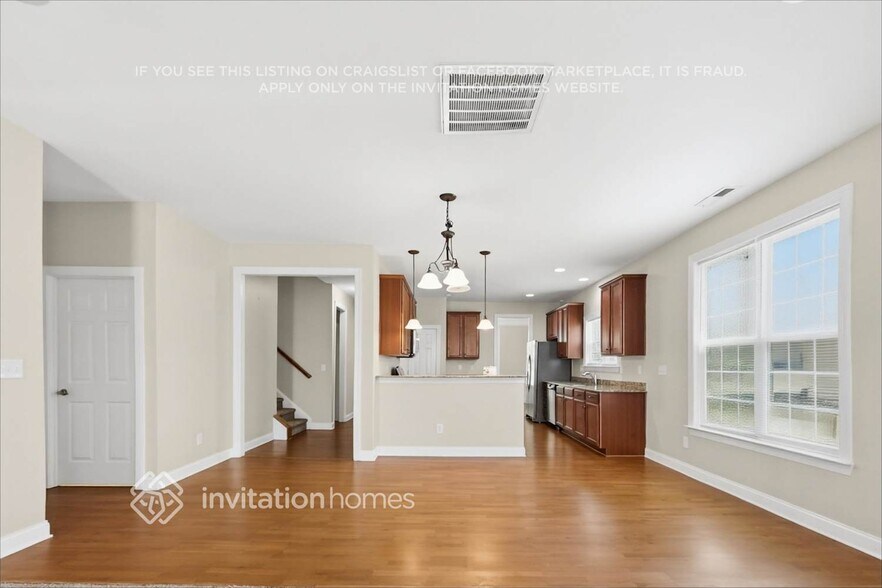 Building Photo - 8627 Ridgeline Ln