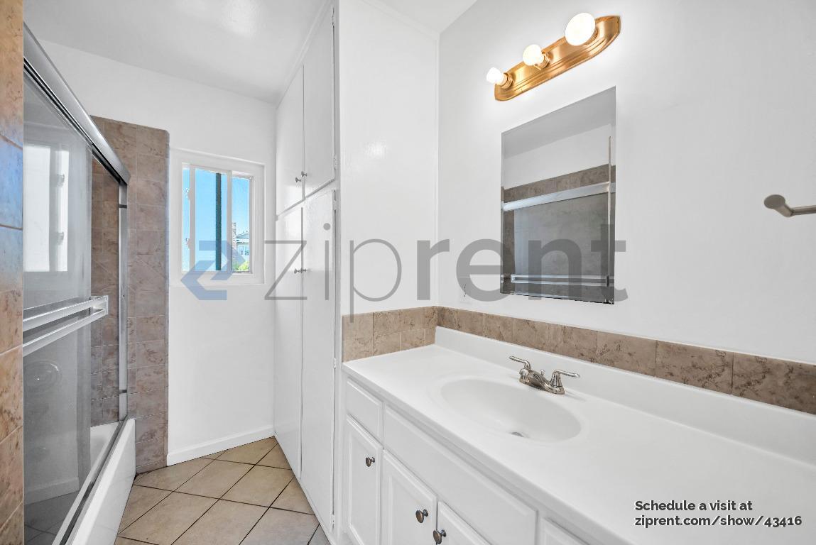 Building Photo - 837 S Sierra Vista Ave
