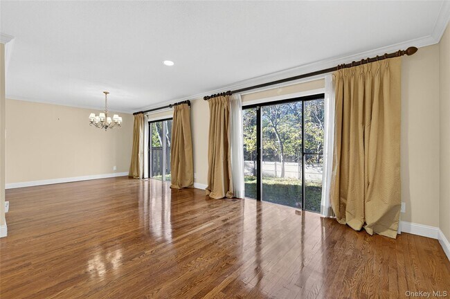 Building Photo - 7 Meadowood Dr