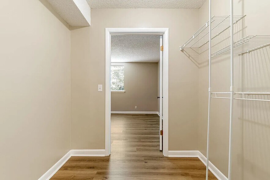 Building Photo - 2929 Selena Dr