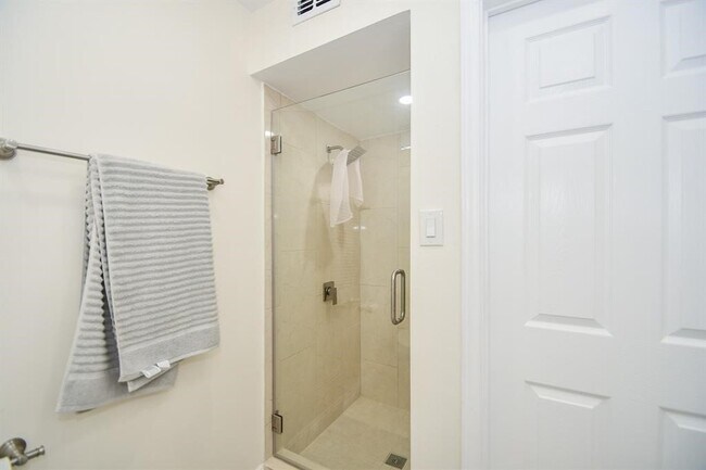 Building Photo - 6304 Riverview Way