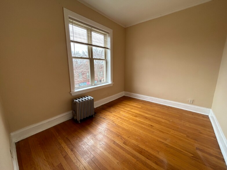 Building Photo - 4751 N Kenneth Ave