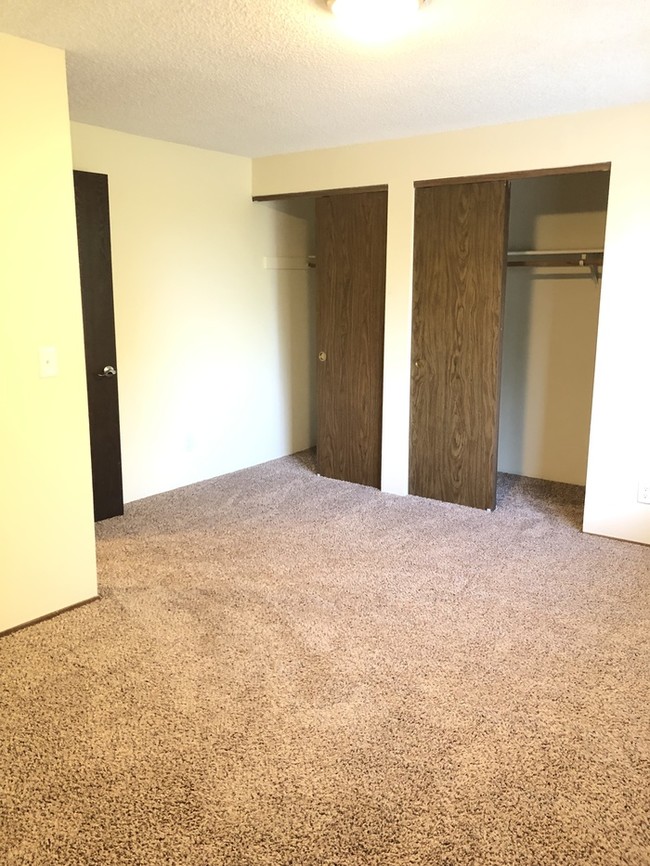 Building Photo - West Salem Townhome!