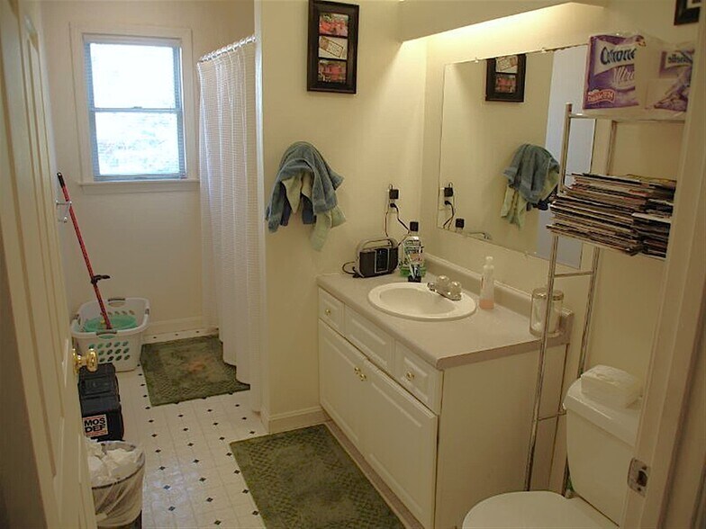 Building Photo - 3 Kent Ct