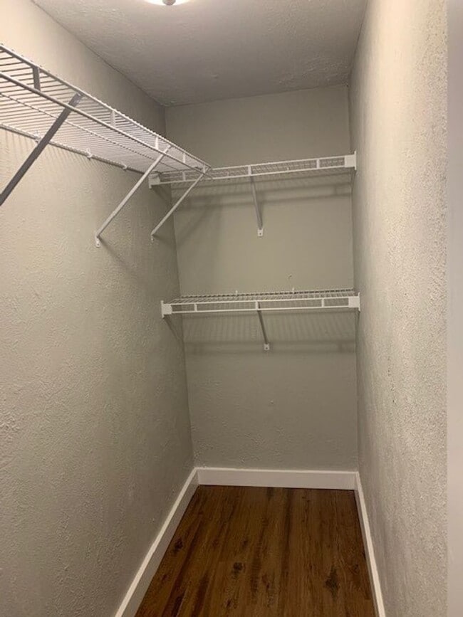 Building Photo - 1 BEDROOM 1 BATH HOUSE