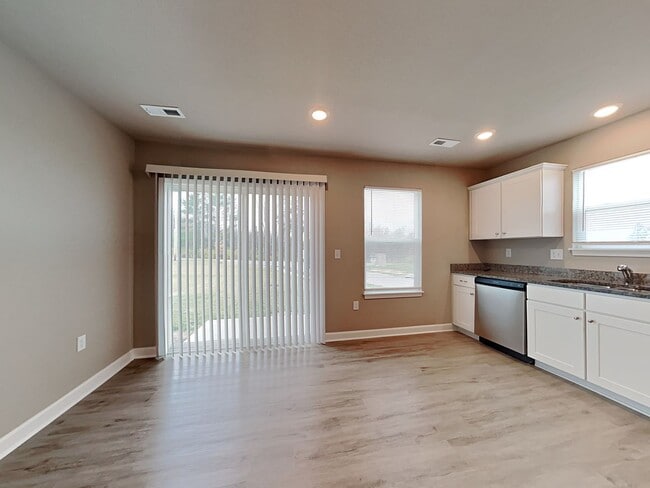 Building Photo - 3 BR/2.5BA | Newly Renovated Single Family Home | 1-Car Garage Parking | Community Pool!
