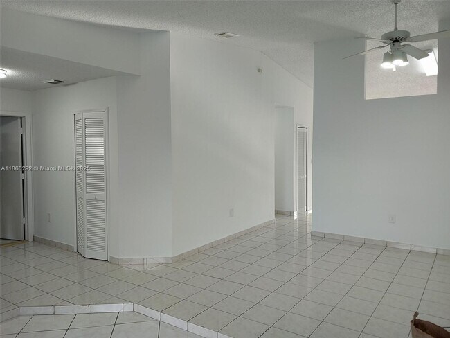 Building Photo - 2424 SW 143rd Pl