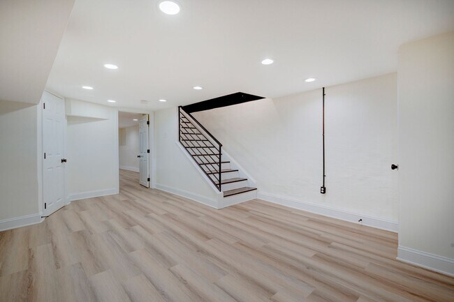 Building Photo - Newly Renovated 6 Bedrooms / 4 Bathrooms at Norris St