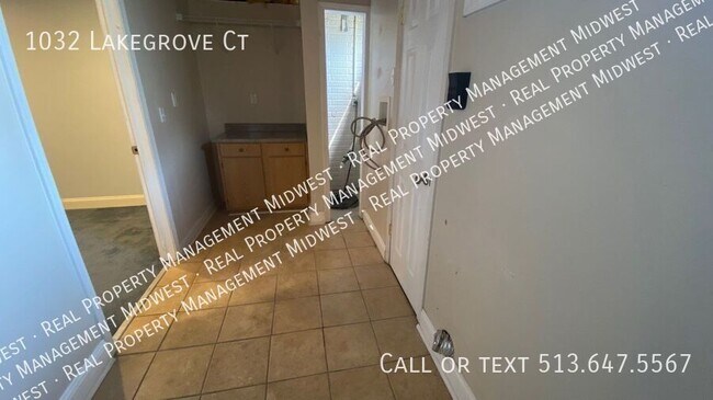 Building Photo - 1032 Lakegrove Ct