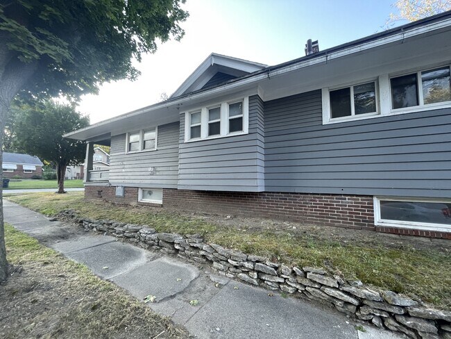 Building Photo - 3821 Jackman Rd