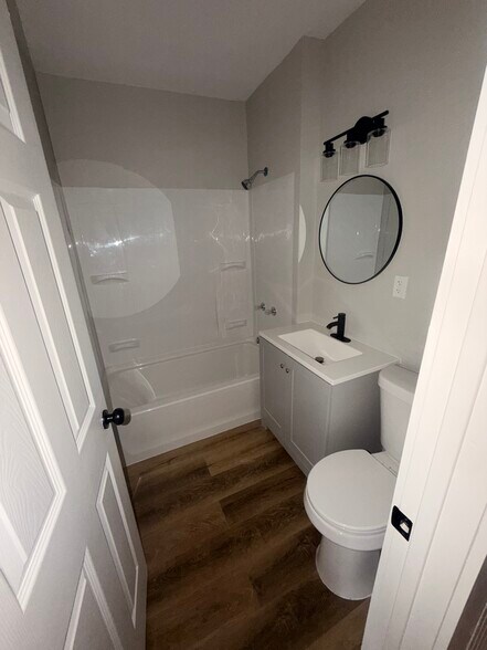 Building Photo - 23 Crown St