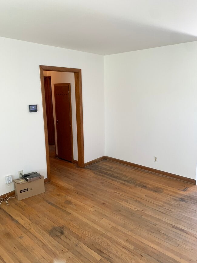 Building Photo - 103 N Western St