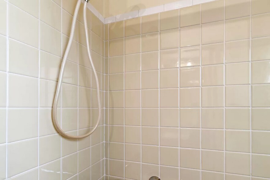 Building Photo - 25100 Marilyn Ave