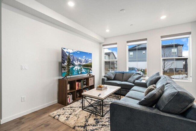 Building Photo - 5446 Second Ave