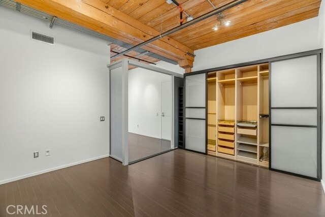 Building Photo - 530 S Hewitt St