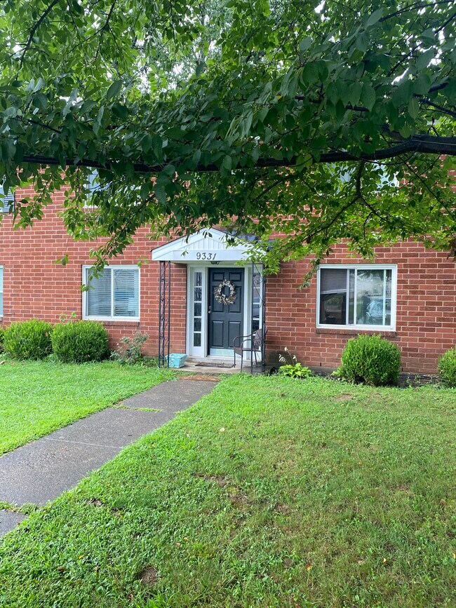 Primary Photo - 9331 La Grange Rd