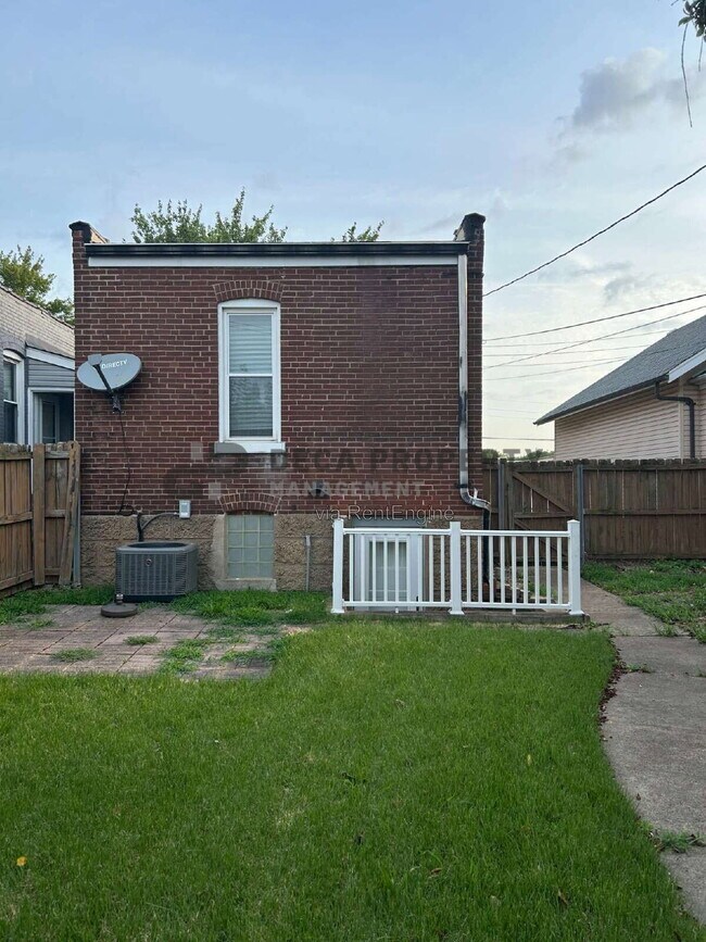Building Photo - 5228 Northrup Ave