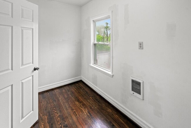 Building Photo - 2210 Busse St