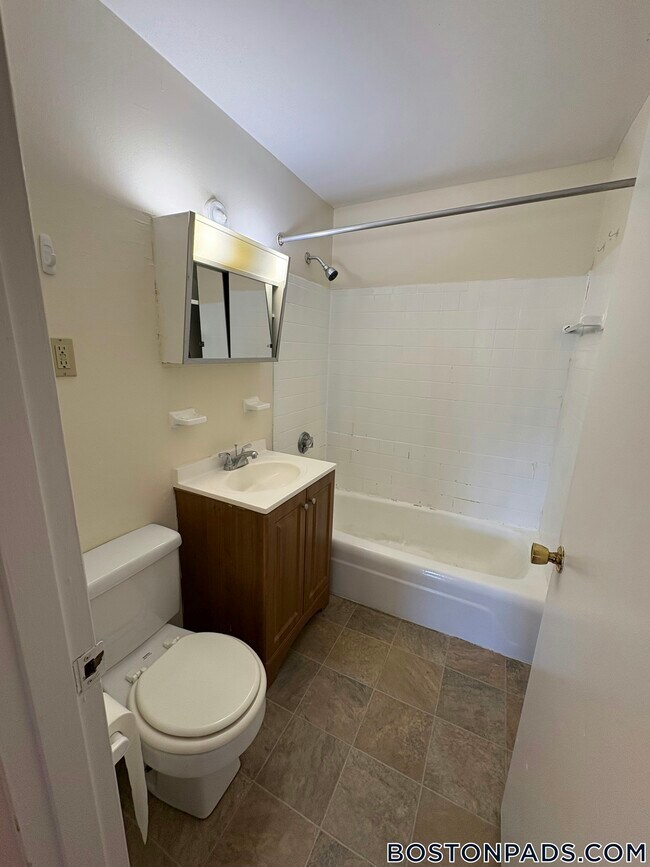 Building Photo - 66 Homer Ave