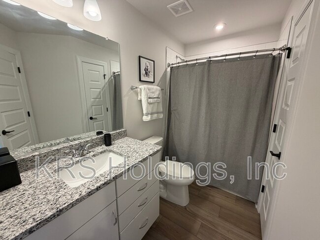 Building Photo - 2027 Melbourne St