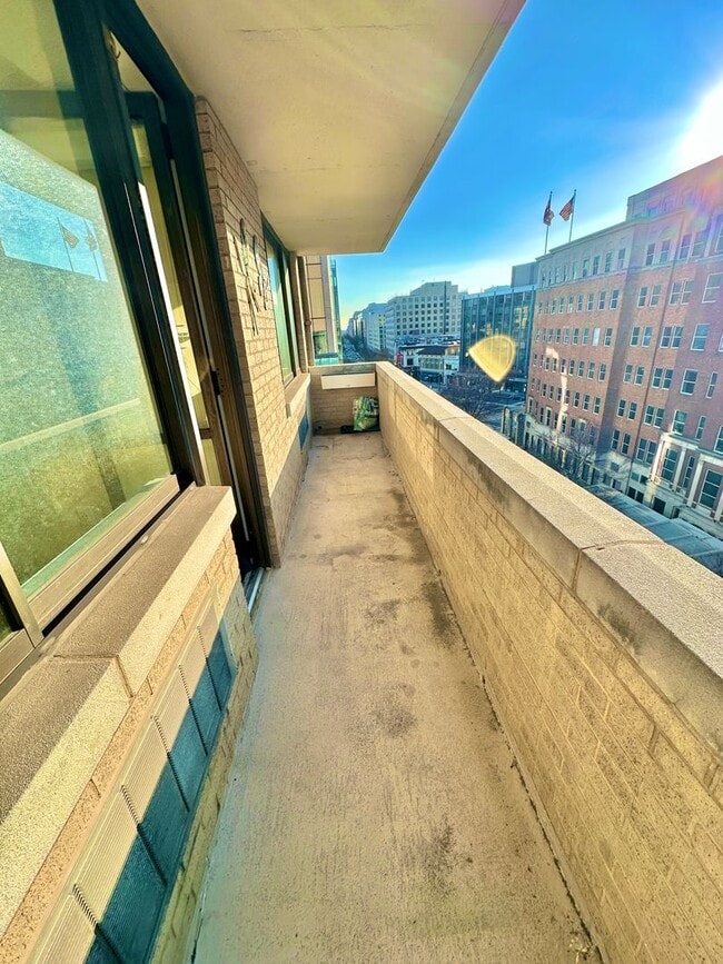 Building Photo - Dupont's Pulchritudinous Palladium 1 bedroom Condo w/ Balcony & Pool. All utilities included.