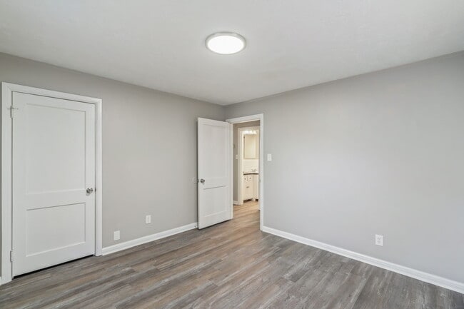Building Photo - 3040 Woodbine Ave
