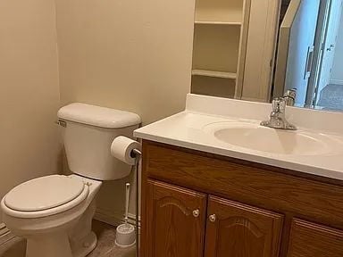 Building Photo - "Spacious 4-Bedroom Townhouse in Eagle Mou...