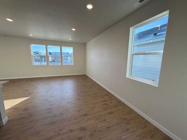 Building Photo - Brand New Foxtail Rancher