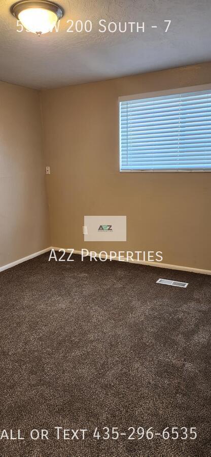 Building Photo - 550 W 200 S