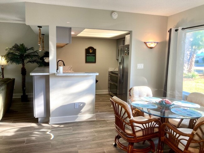 Building Photo - Completely remodeled waterfront condo!