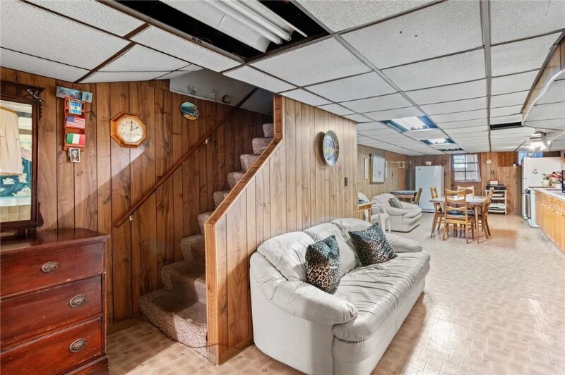 Building Photo - 3437 Parkview Ave