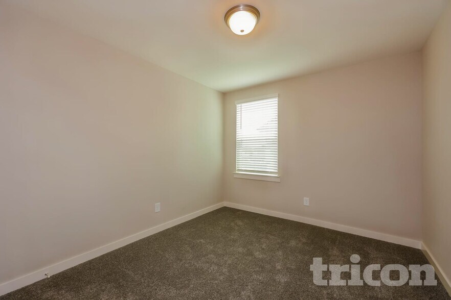 Building Photo - 105 Milford Ct