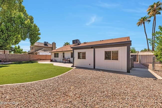 Building Photo - 6502 E Grandview Dr