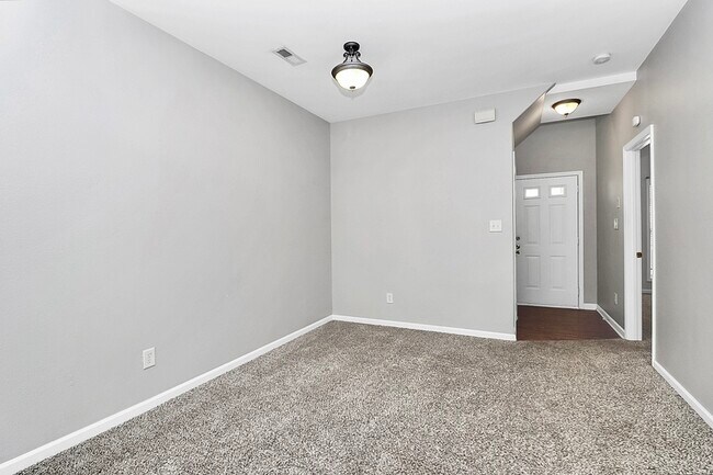 Building Photo - 141 Ross Moore Ave